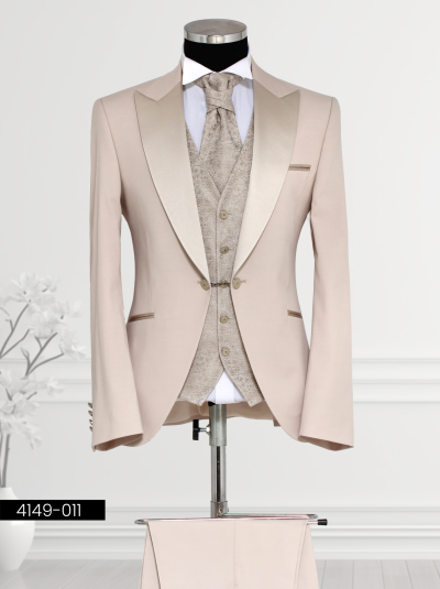 Champagne beige wedding tuxedo with satin lapel and paisley-patterned waistcoat for grooms or formal events.